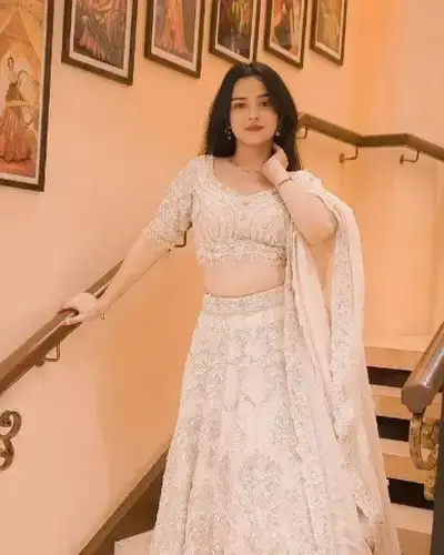 Escort Lonar